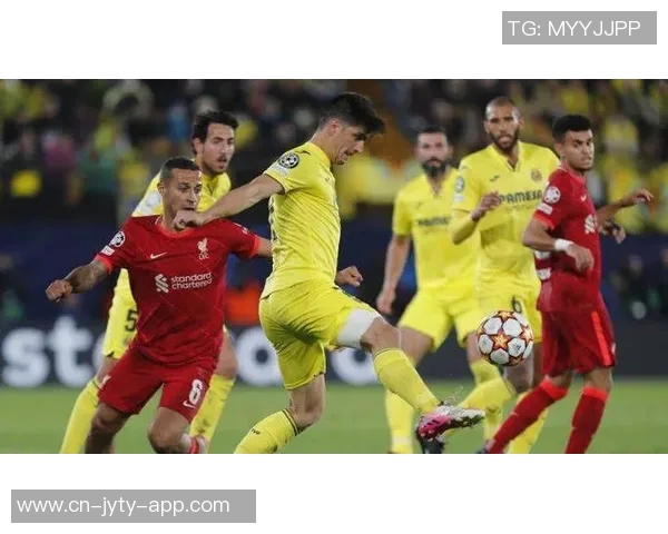 塞维利亚与雷恩的激烈对决揭示欧战新篇章的精彩瞬间